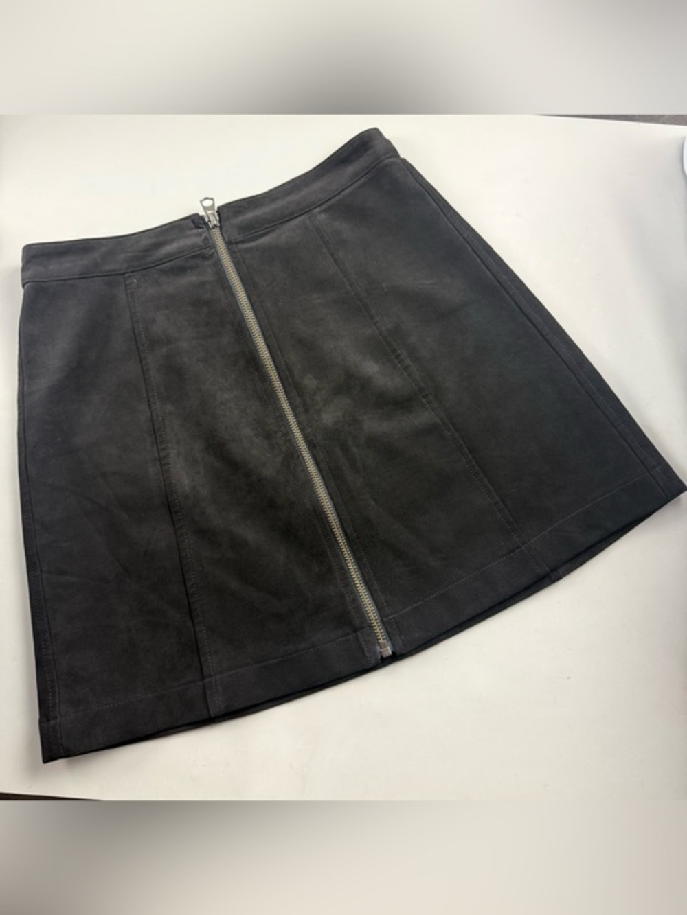 Wilfred Free Faux Suede Zip Front Mini Skirt Black Size 4 Aritzia Y2K